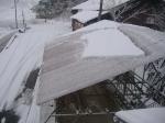 車庫屋根の雪