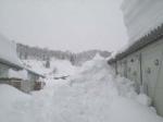 雪に埋まった仮設住宅